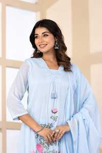 Ensemble de costume brodé floral en coton Mul bleu de qualité supérieure pour femmes, vêtements ethniques pour les acheteurs en gros - Product Image 3