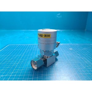 Válvula de Diafragma de Alta Pureza FUJIKIN 316L TIPO N.C 469045, Usada como Pieza de Repuesto para Equipos de Semiconductores Legacy - Product Image 3