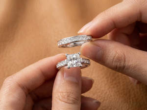 แหวนแต่งงานเพชรโมอิสซาไนต์ทรงปรินเซสคัทแท้ ขายส่ง ชุดแหวนทองคำขาว 14K สำหรับผู้หญิง ของขวัญวันครบรอบ - Product Image 5