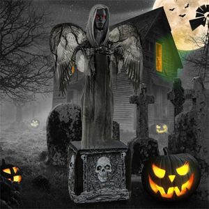 Decorazioni di Halloween da 5,5 piedi con ali svolazzanti - Product Image 6