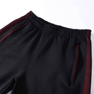 Survêtement conçu pour les personnes qui attachent de l'importance à la performance et à l'aspect, doté d'un tissu durable et d'une coupe flexible pour un ajustement facile. - Product Image 6