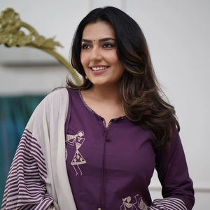 Kurti et pantalon élégants prêts à porter avec dupatta en soie imprimée de créateur - Product Image 1