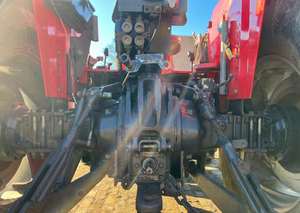 Tracteur à roues 4x4 Massey Ferguson 390, puissance nominale de 35 CV, avec moteur et boîte de vitesses pour les exploitations agricoles - Product Image 5