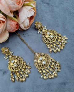 Pendientes y mangtika hechos a mano con diseño de hojas, flecos de perlas y baño de oro para mujer, conjunto combinado de joyería tradicional étnica. - Product Image 4