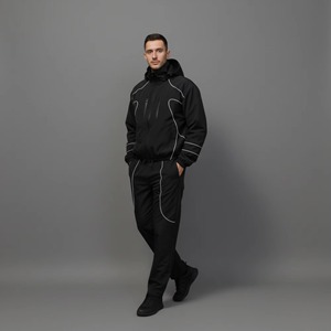 Chándal con Capucha para Hombre, Color Negro, Largo, de Poliéster Impermeable, Estilo Deportivo para Invierno, con Bolsillos Laterales y Cierre de Cremallera - Product Image 5