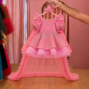 Robe de princesse rose pour femme adulte, corsage perlé, jupe en tulle superposée, manches bouffantes, nœud papillon surdimensionné, longue traîne, pour anniversaire - Product Image 1