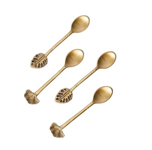 Cuillère de service en métal vintage élégante, manche orné, ustensiles de cuisine, vaisselle, décoration de table pour hôtel, restaurant, décoration de la maison - Product Image 1