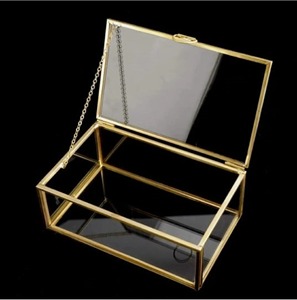 Caja de Almacenamiento de Vidrio Decorativa Personalizada con Marco Metálico para Organizar Joyas y Regalos - Product Image 6