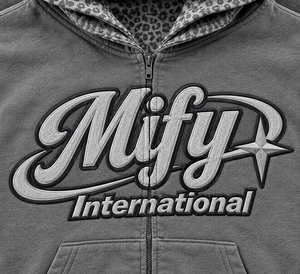 Sweat-shirt à capuche gris délavé personnalisé avec double capuche et poche kangourou avant, style streetwear, pour homme, fabriqué par un fabricant de sweats. - Product Image 3