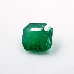 Esmeralda Zambiana de 1.40ct, Corte Redondo Facetado, Piedra Verde HAYAAT GEMS HG-201 para Joyería - Product Image 1