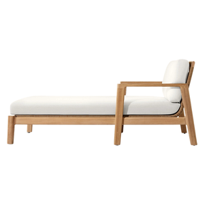 Collection Signature Hotel The Langham, chaise longue de luxe pour l'extérieur, structure en teck massif avec dossier en rotin et coussin, style moderne - Product Image 3