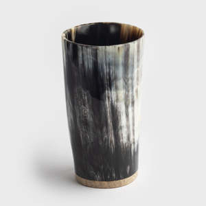 Verre à bière en corne noire fait main, style corne à boire, à prix bas pour l'exportation indienne par WONDER OVERSEAS - Product Image 1