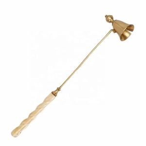 Apagavelas de Latón Pulido con Mango de Madera, Hecho a Mano, Regalo de Navidad para Amantes de las Velas - Product Image 2