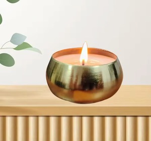 Bougeoir décoratif élégant en métal doré pour mariages, événements et la mise en scène des tables de fête - Product Image 1