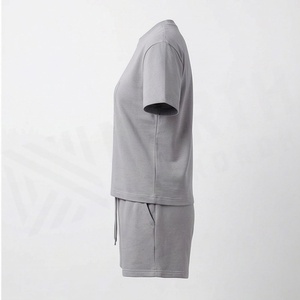 Ensemble décontracté en tricot gris pour femmes, 2 pièces, t-shirt à manches courtes avec imprimé abstrait et short au-dessus du genou, coupe régulière, printemps-été - Product Image 3