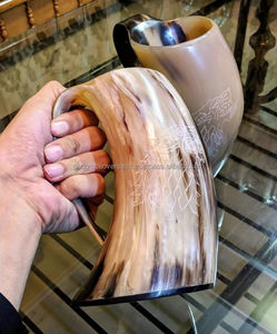 Tasse à café isolée en acier inoxydable de haute qualité avec base en bois directement d'Inde - Product Image 4