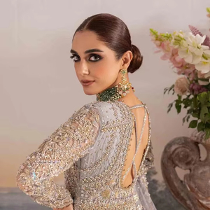 Robe de mariée pakistanaise haut de gamme bleu glace scintillant, modèle maxi avec jupe en tulle fluide et incrustations de cristaux. - Product Image 1