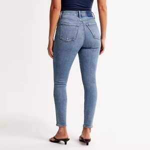 Jean slim décontracté pour femme, coupe ajustée, en denim de qualité supérieure, taille haute, jambe droite, bleu, en vente - Product Image 2