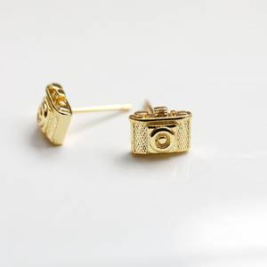 Boucles d'oreilles clous tendance en argent sterling 925 plaqué rhodium, motif mini appareil photo 13x10mm, couleur or, cadeau pour femme photographe - Product Image 3