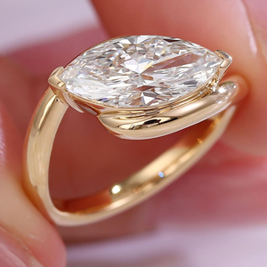 Bague de fiançailles en moissanite taille marquise, bague en or sertie de pierres, bague solitaire unique pour femme, bague de mariage minimaliste moderne - Product Image 3