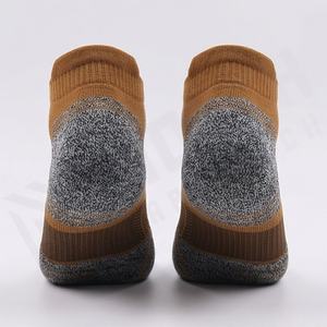 ML184 Nouvelle conception Chaussettes de sport basses rembourrées résistantes aux accrocs pour hommes, respirantes, athlétiques, durables, couleur personnalisable, par paire - Product Image 2