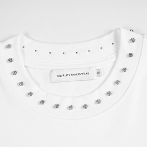 Camiseta de algodón blanca extragrande para hombre con diseño de logotipo personalizado, estampada y con pedrería en el cuello y las mangas. - Product Image 4