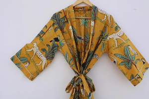 Bata Kimono de Algodón Suave y Transpirable con Estampado Digital de Dibujos Animados para Mujer, Camisón de Verano Hecho a Mano con Cuello en V y Elástico, de Naaz Textile - Product Image 5