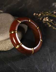 Collection de Bracelets en Bois Artisanaux – Joncs en Bois Naturel avec Décorations en Laiton – Durables, Faits Main, Formes Multiples, Qualité Supérieure - Product Image 4