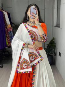 Conjunto de Lehenga Étnico de 3 Piezas con Diseño de Gamthi, Bordado de Espejos, Blusa de Manga Larga y Dupatta de Algodón - Product Image 3