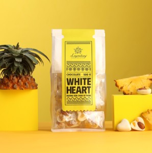 Chocolate de Almendras en Forma de Corazón con Yogur Liofilizado y Productos de Frutas en Caja de Regalo Personalizada de Lujo - Product Image 6