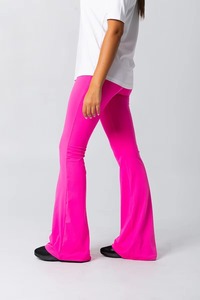 Pantalones de yoga acampanados transpirables con logo personalizado para mujer, leggings de yoga con corte en V, pantalones de fitness de pierna ancha OEM - Product Image 5