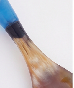 Juego de servidores de ensalada con mango de resina azul y cuerno natural, cubiertos ligeros de acabado natural para fiestas, cenas familiares y bodas - Product Image 3