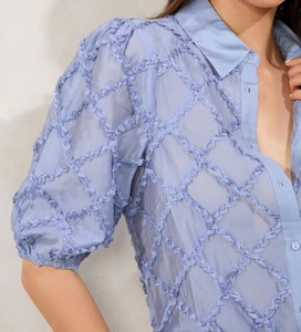 Blusa de Gasa Azul para Mujer con Diseño de Volantes de Diamantes, Cuello Camisero, Manga Corta Abullonada, Elegante Top de Primavera/Verano - Product Image 3