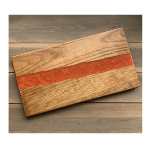 Tabla de cortar artística de resina epoxi y madera para cortar frutas, verduras y carne, tabla de cortar hecha a mano y personalizada para utensilios de cocina. - Product Image 1