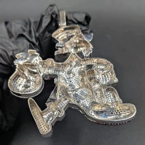 จี้การ์ตูนเพชร VVS หลากสี รูปตัวละครขี่ม้า สร้อยคอแฟชั่นฮิปฮอป เครื่องประดับสำหรับผู้หญิงผู้ชาย ปรับแต่งได้ ทำจากเงินแท้ IGI - Product Image 5