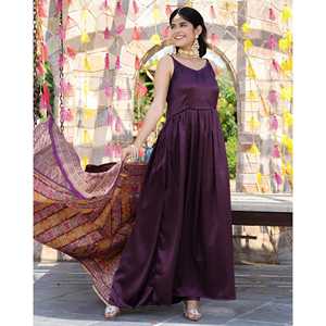 Conjunto de Traje de Satén Banarasi Morado Ecológico para Mujer, Talla XS, Marca Juhi - Product Image 3