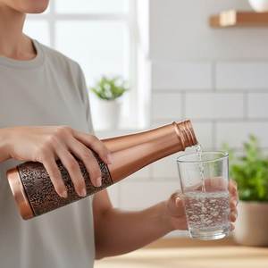 Bouteille d'eau en cuivre gravée, tendance, finition brillante, bouteille à boire en métal pour la maison, le bureau, la salle de sport, récipient à boisson vintage rustique - Product Image 2