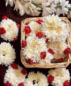 Pulsera de Gajra de Jazmín Artificial Hecha a Mano en India para Damas de Honor, Accesorios para el Cabello, Recuerdos para Bodas Mayun Haldi - Product Image 1