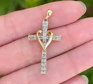 Pendentif Hip Hop Cœur Croix Moissanite pour Femme en Argent Sterling 925 Plaqué Or Jaune 14K, Breloque Religieuse Givrée - Product Image 2
