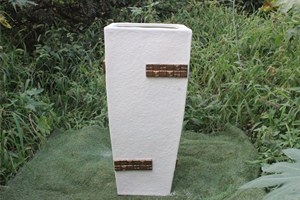 กระถางต้นไม้ทรงสี่เหลี่ยมผืนผ้า รุ่น Elegance Mosaic KNT สีขาว ทำจากไฟเบอร์กลาส แกะสลักด้วยมือ ดีไซน์คลาสสิก ผิวเรียบเงางาม ใช้ได้ทั้งภายในและภายนอกอาคาร ดีไซน์โดดเด่นไม่เหมือนใคร - Product Image 5