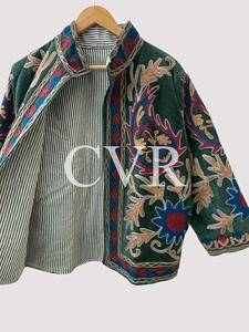 เสื้อโค้ทกำมะหยี่ปักลายดอกไม้ด้วยมือ คอจีน แขนสามส่วน ไซส์ใหญ่ เสื้อคลุมผู้หญิงสำหรับฤดูหนาว สไตล์จีนลำลอง - Product Image 3