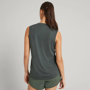 Camiseta sin mangas de cuello redondo para mujer, color gris oscuro, de secado rápido, estilo deportivo, corte regular - Product Image 2