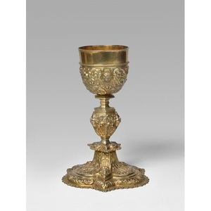 Ensemble de calice et de ciboire en métal, conçu pour l'usage professionnel du clergé lors des cultes et des rituels religieux - Product Image 2