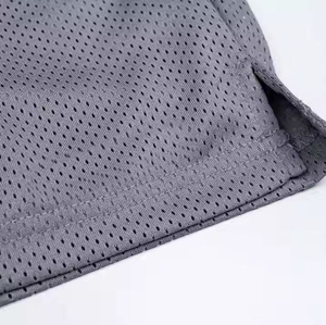 Shorts en tissu mesh à coupe ample et taille élastique pour hommes, vêtements de sport, shorts en mesh personnalisés pour hommes - Product Image 3