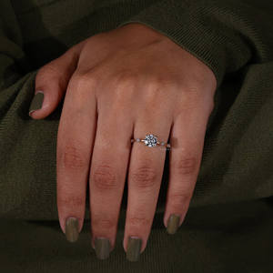 Bague de fiançailles en diamant massif de laboratoire taillé en or jaune 14 carats pour femme Bague de mariage et d'anniversaire - Product Image 2