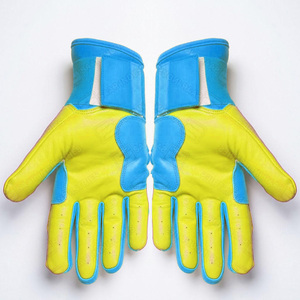 Gants de frappe en cuir SAAR INDUSTRIES, noir et blanc, rembourrés, fermeture auto-agrippante, unisexe, adulte, entraînement, main gauche, écologiques, durables - Product Image 2