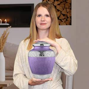 Urne funéraire commémorative, récipient pour cendres, souvenir funéraire, décoratif, violet argenté, motif floral gravé, aluminium, fait main - Product Image 3