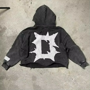 ชุดวอร์มผ้าฟลีซคอตตอน 100% ทรงสลิมฟิตสำหรับผู้ชาย ไม่มีกระเป๋า ขอบตัดเย็บแบบซันเฟด ล้างสีแบบแอซิดวอช ขาเสื้อครอป แต่งขอบดิบ ปักลายแบบดิสเทรส - Product Image 1