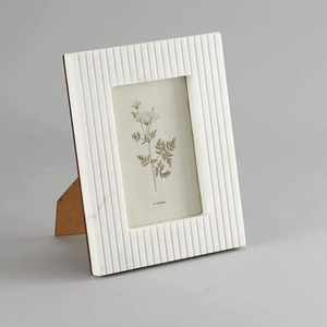 Cadre photo en résine, fer, bois d'acacia et incrustations de os, nouveau design, pour la maison et les restaurants, provenant d'Inde, Ata International. - Product Image 2