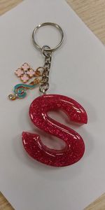 Llavero de Resina con Letras del Alfabeto Hecho a Mano, Personalizado con Diseño Artístico Colorido, Ideal para Llaves y Bolsos - Product Image 4